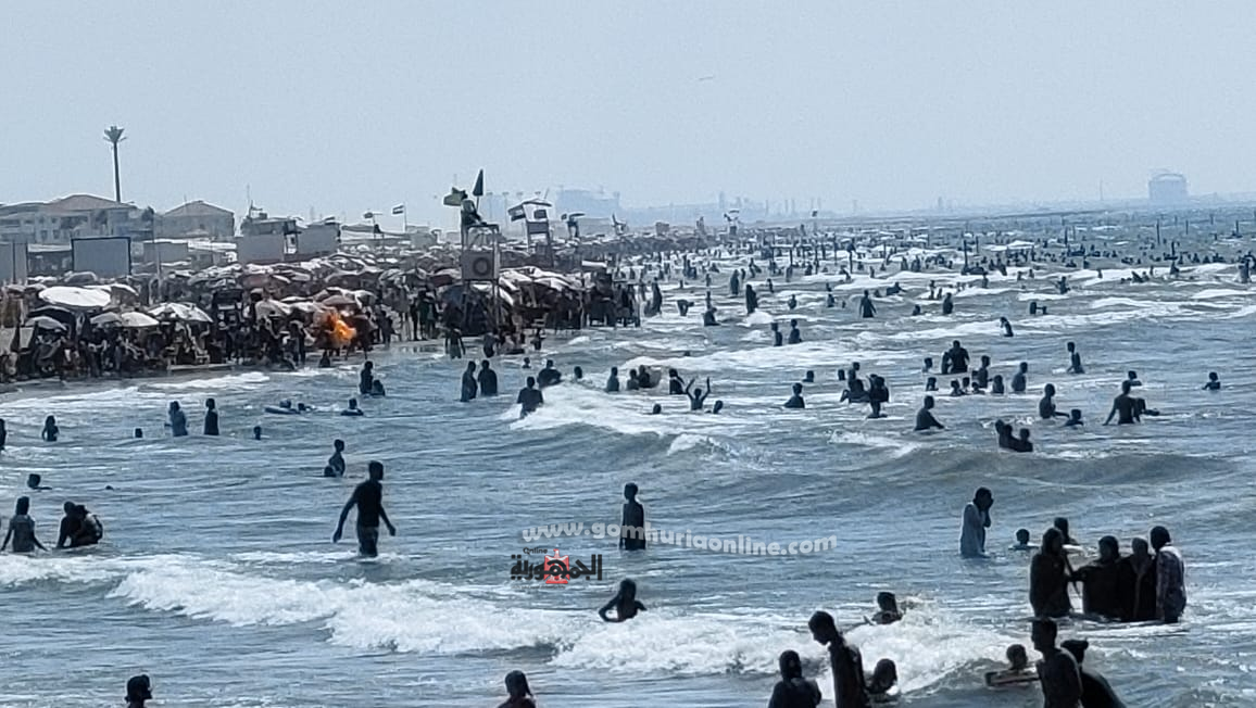 شواطئ رأس البر كاملة العدد بسبب الموجة الحارة.. صور
