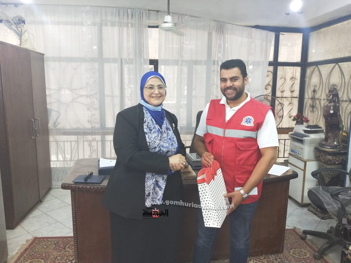 النائبة هناء سرور تكرم قيادات الإسعاف بالمنوفية وتتبرع ب ٢٠٠ بدلة عزل لدعم أفراد منظومة الإسعاف