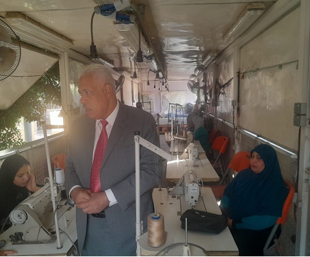 دورات تدريبية على مهنة التفصيل لشباب البدارى بأسيوط 