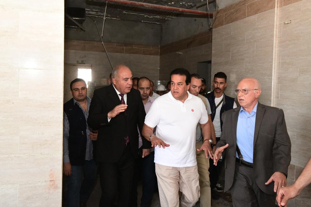 وزير الصحة ومحافظ قنا يتفقدان مشروع إحلال وتجديد مستشفي نجع حمادي