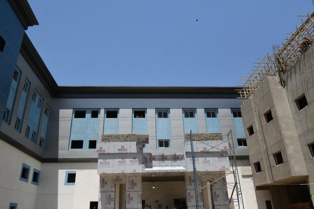 وزير الصحة ومحافظ قنا يتفقدان مشروع إحلال وتجديد مستشفي نجع حمادي