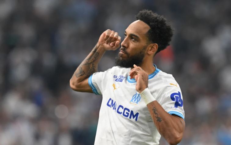 الجابوني بيير إيمريك أوباميانج