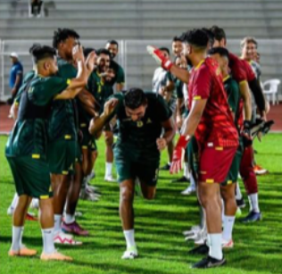محمد شريف فى أول مران مع الخليج السعودي.. شاهد 