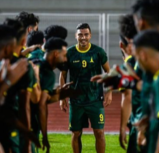 محمد شريف فى أول مران مع الخليج السعودي.. شاهد 