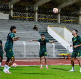 محمد شريف فى أول مران مع الخليج السعودي.. شاهد 