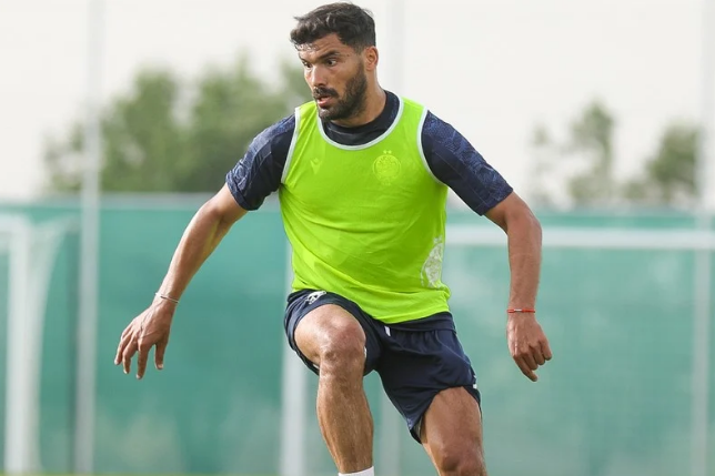 الجزائري الحسين بنعيادة لاعب الوداد المغربى