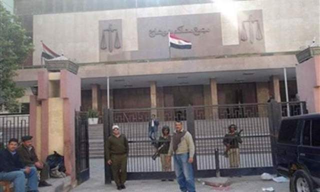  .زحام للمرشحين وانصارهم أمام مجمع محاكمة سوهاج لتقديم أوراق الترشح