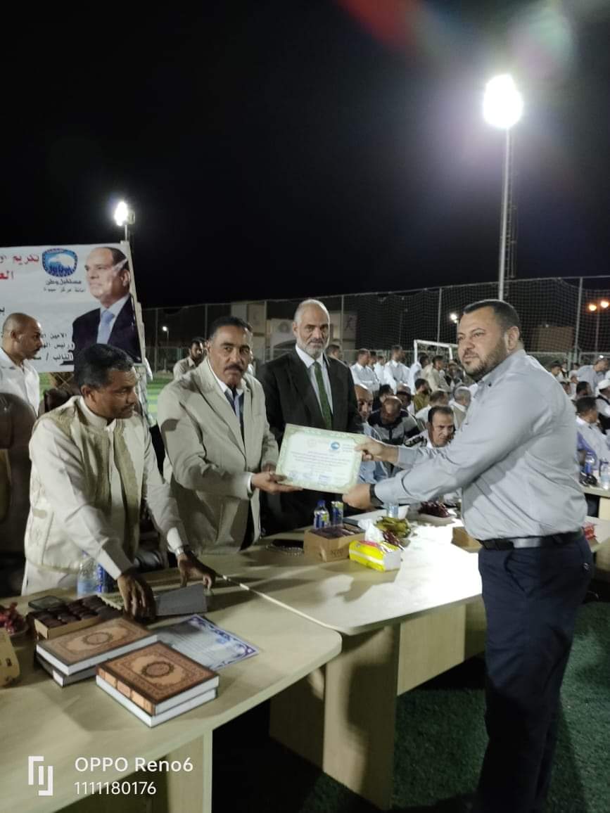 محافظ مطروح يكرم طلاب سيوة الاوئل بالثانوية العامة والدبلومات 