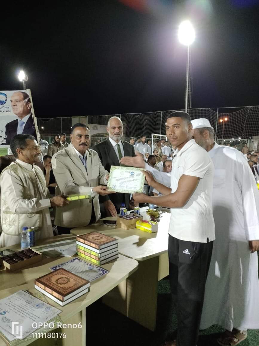 محافظ مطروح يكرم طلاب سيوة الاوئل بالثانوية العامة والدبلومات 