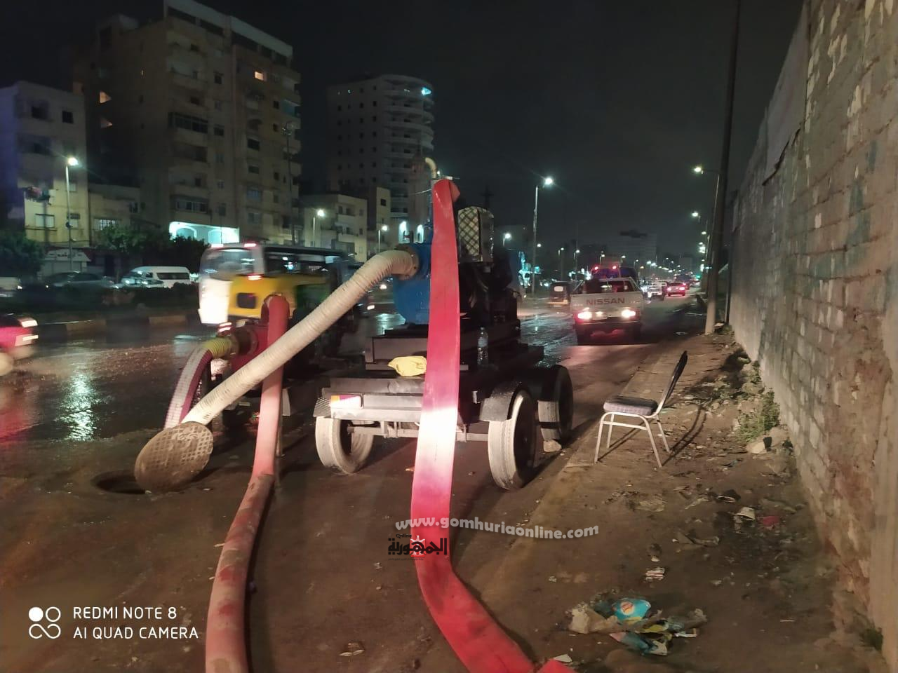 عربة لسحب المياه أمام مستشفى الأطفال