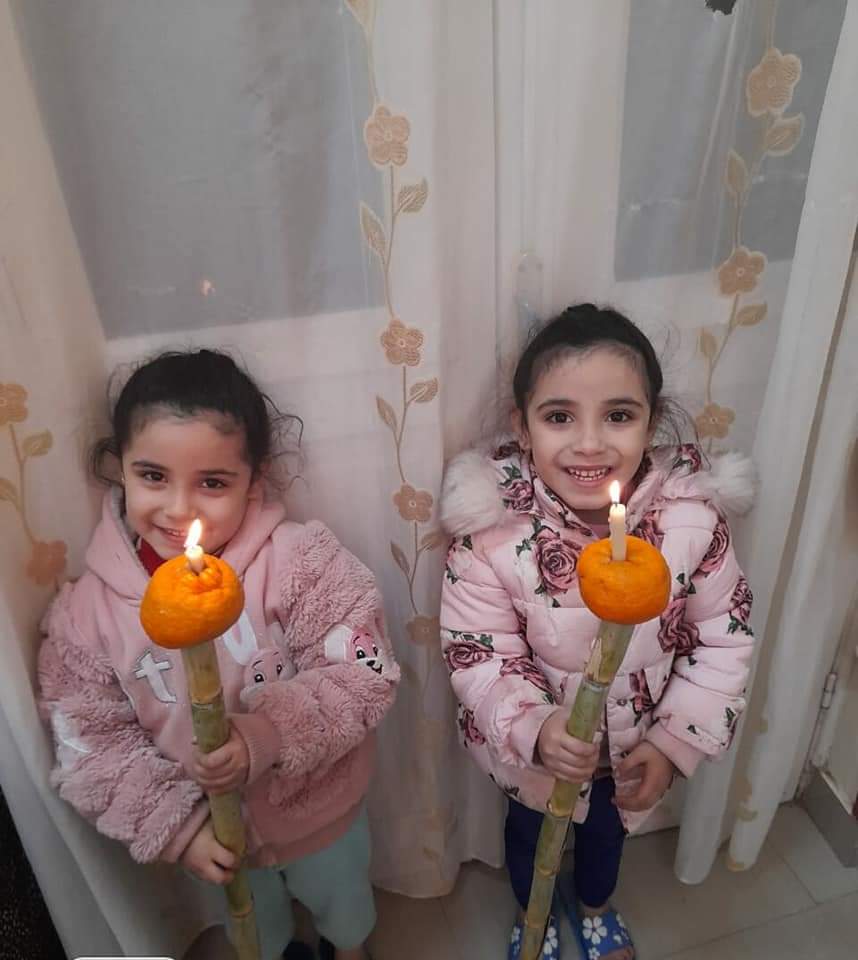 بالقلقاس والقصب واليوسفي.. أقباط الأقصر يحتفلون بعيد الغطاس بمنازلهم
