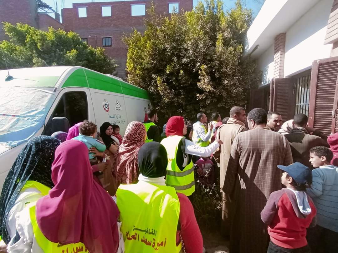 الكشف على ١٨٢١حالة في قافلة مستقبل وطن الطبية بديرمواس بالمنيا