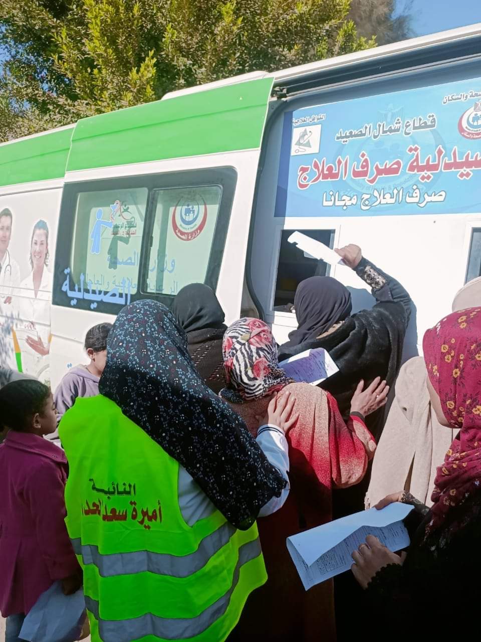 الكشف على ١٨٢١حالة في قافلة مستقبل وطن الطبية بديرمواس بالمنيا