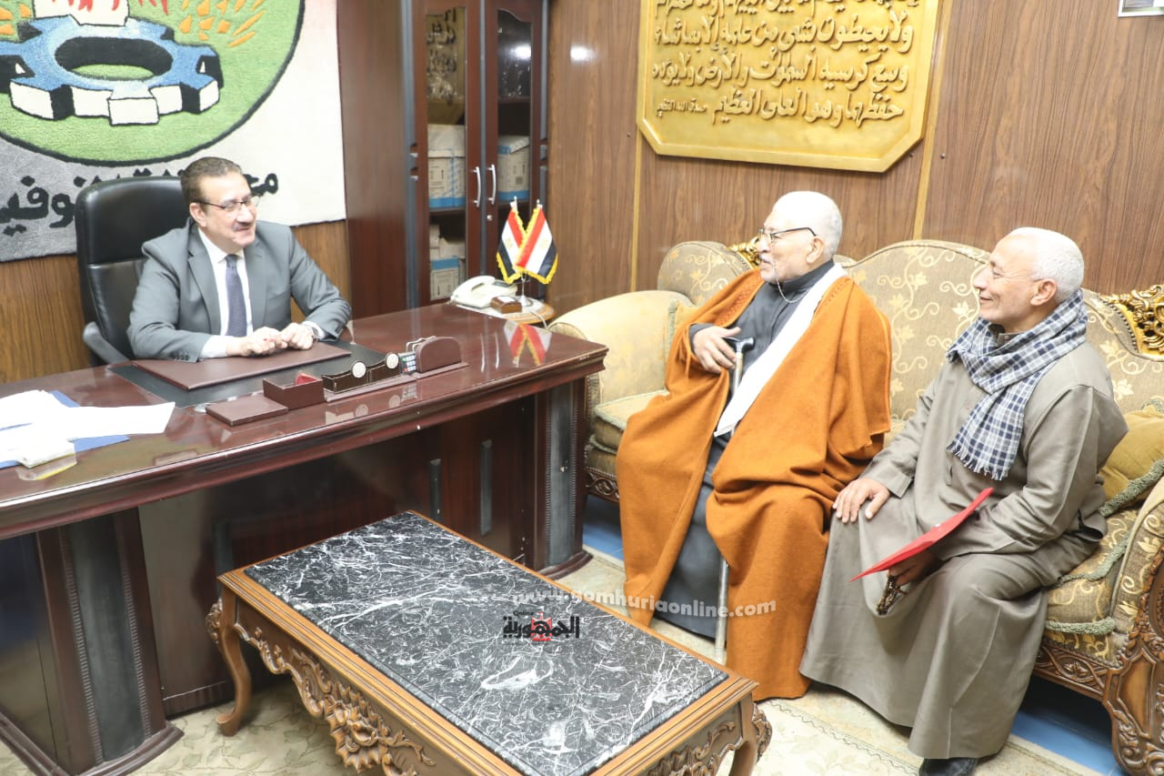 محافظ المنوفية خلال استقباله اليومى للمواطنين