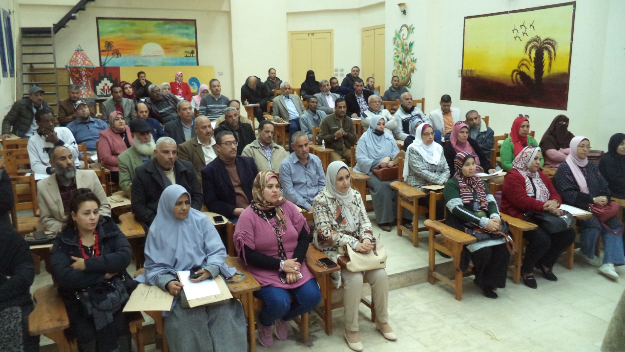 وكيل تعليم مطروح يجتمع مع رؤساء لجان الشهادة الإعدادية 