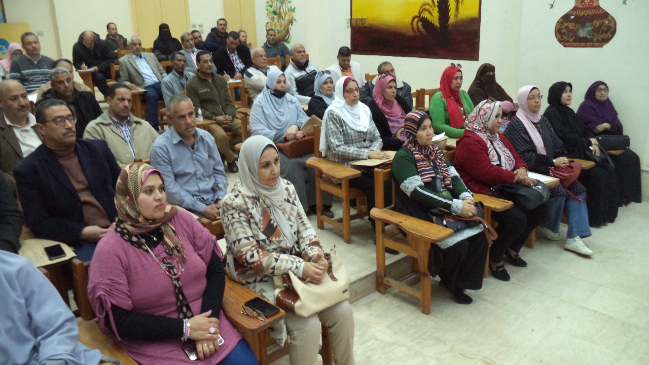 وكيل تعليم مطروح يجتمع مع رؤساء لجان الشهادة الإعدادية 