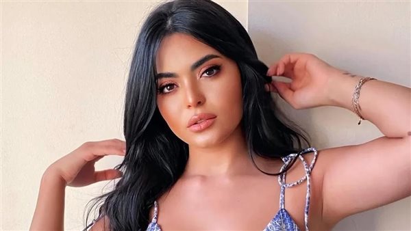 الفنانة أسماء جلال