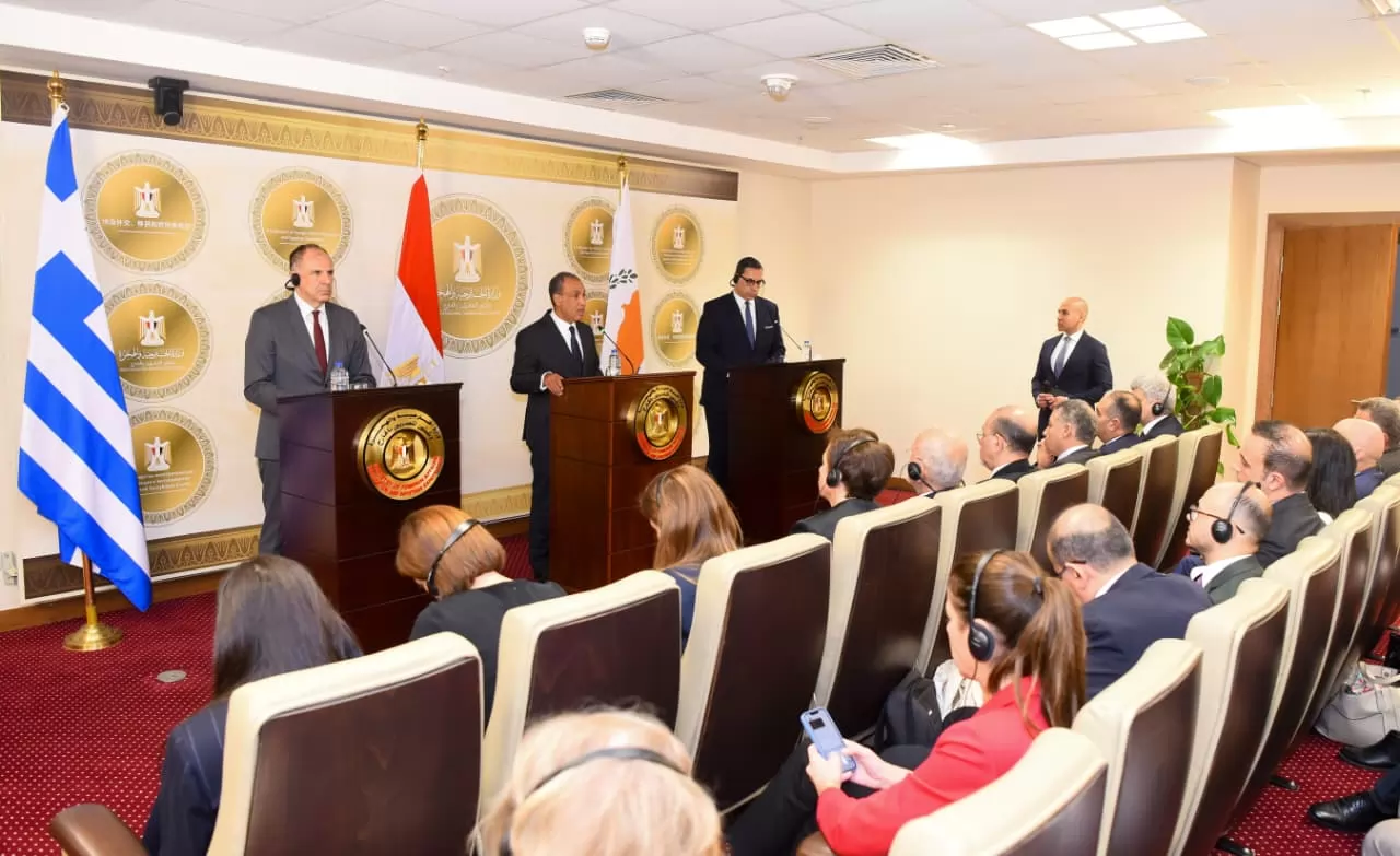 وزير الخارجية ونظيريه اليوناني والقبرصي يبحثون تطورات القضية الفلسطينية 