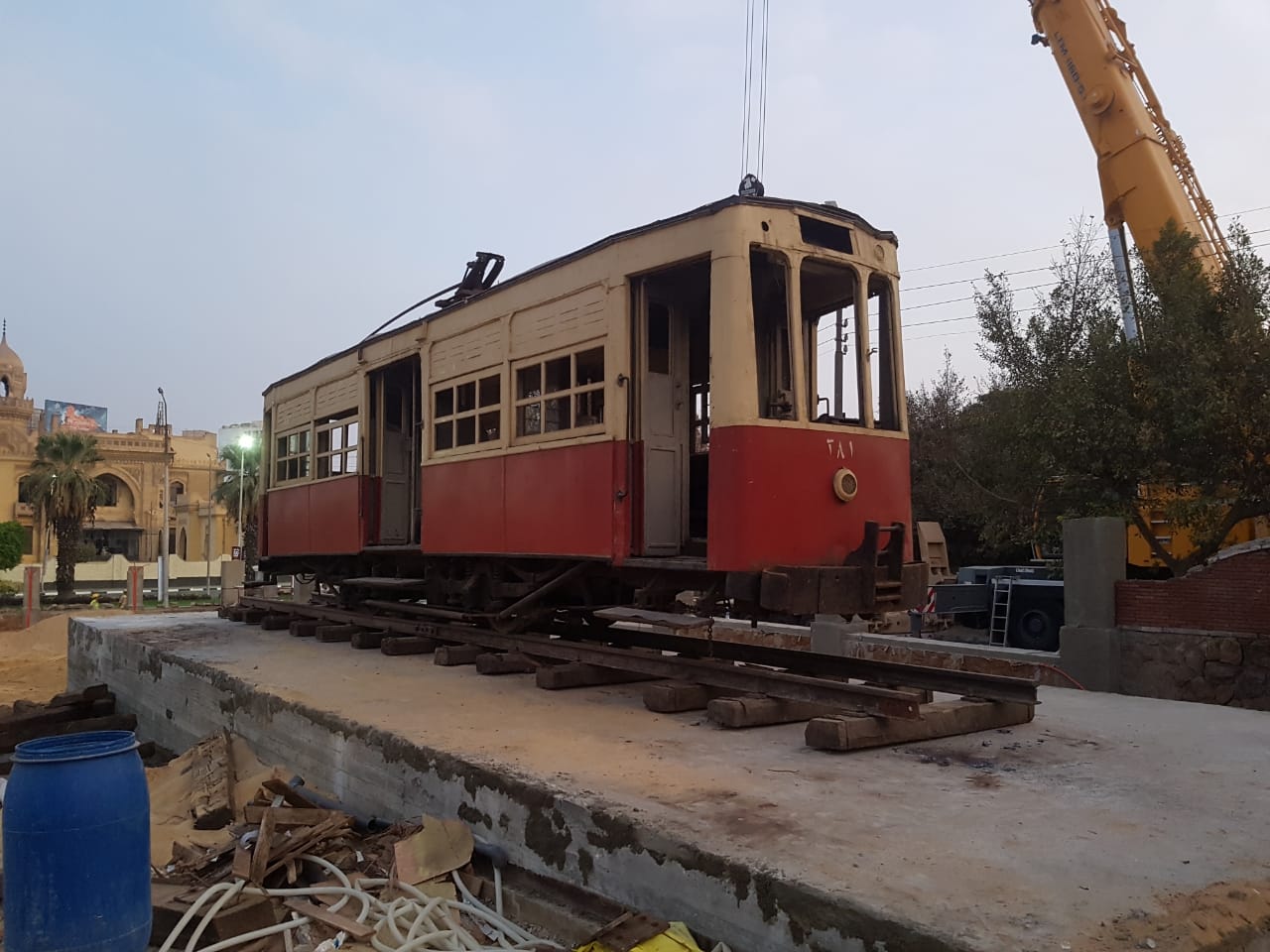 الآثار: ترام مصر الجديدة يعرض بحديقة قصر البارون