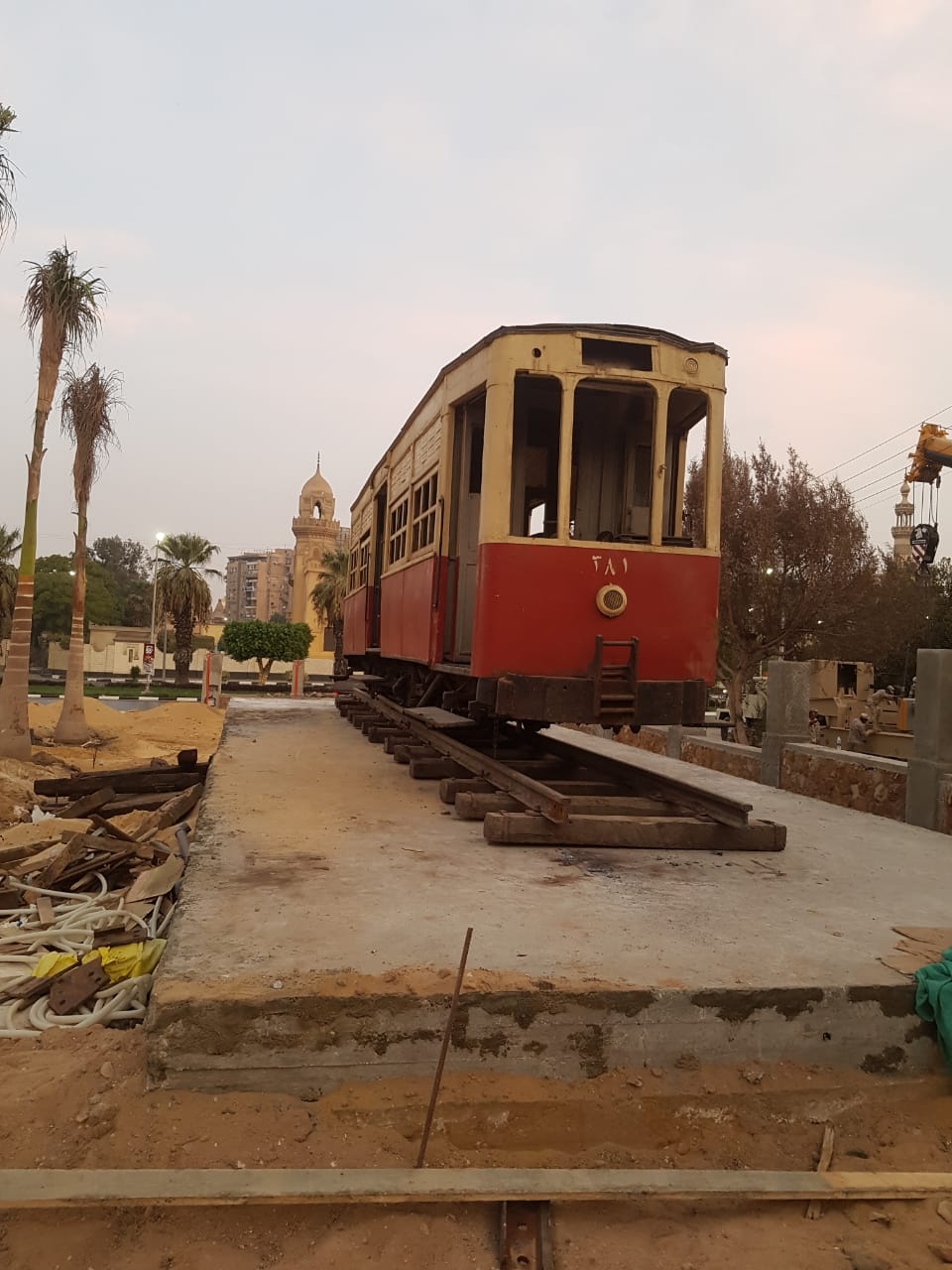 الآثار: ترام مصر الجديدة يعرض بحديقة قصر البارون