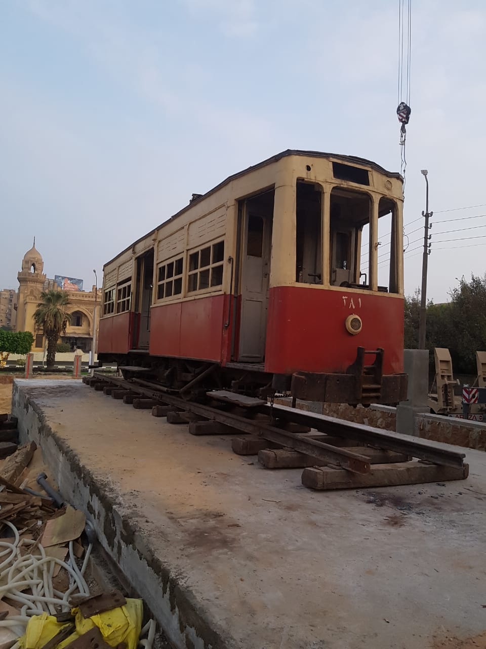 الآثار: ترام مصر الجديدة يعرض بحديقة قصر البارون