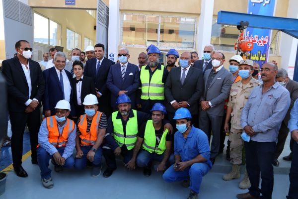 إفتتاح مركز خدمة العملاء ومحطتى صرف فى محافظة السويس.. بالصور