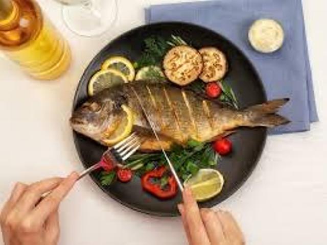 اتيكيت الأكل بالمطاعم 