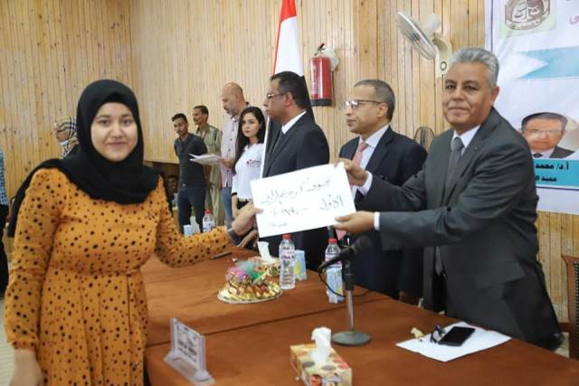 رئيس جامعة جنوب الوادى يشهد حفل استقبال الطلاب الجدد بكلية الحقوق .. صور
