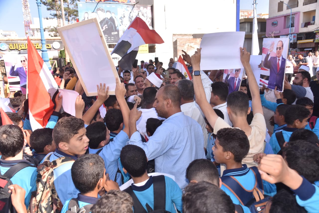 اهالي مطروح تنتفض في وقفة تضامنية دعما لفلسطين 