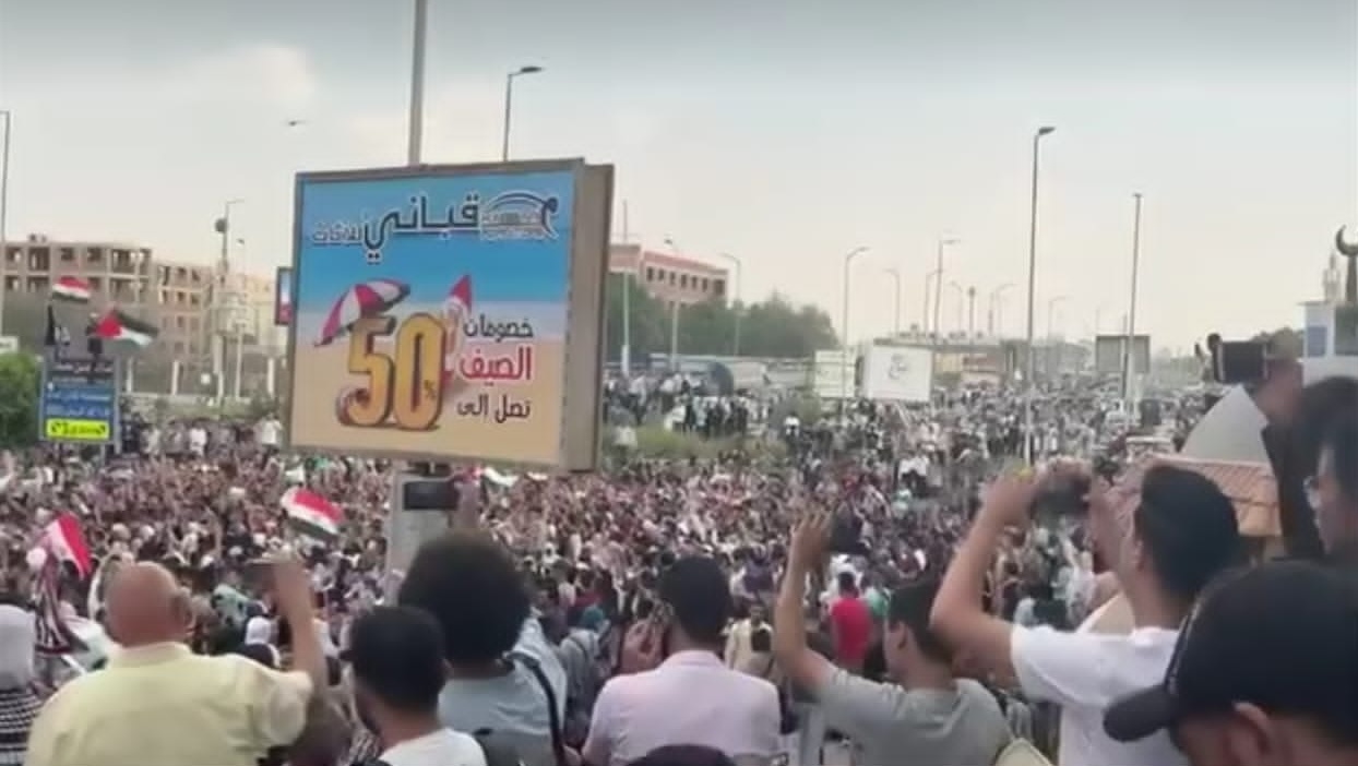 دعمًا وتأييدًا لموقف الرئيس.. مسيرة حاشدة في ٦ أكتوبر بالجيزة
