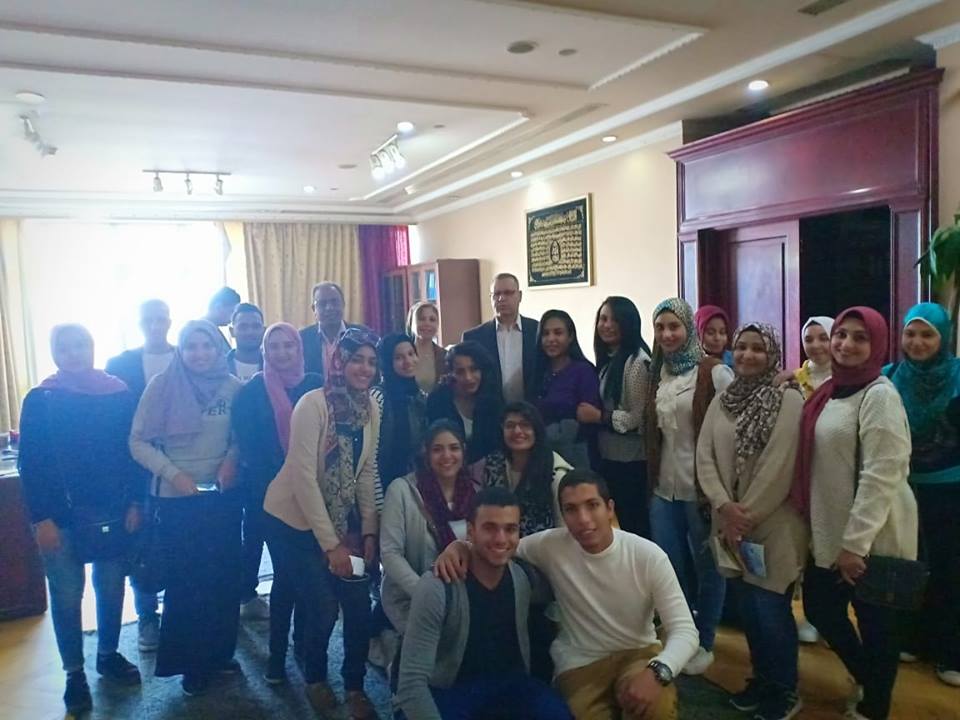 سعد سليم وطلاب جامعة السويس