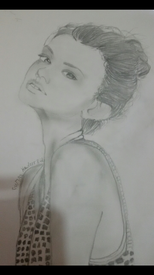 هدير عيد فنانة موهوبة فى عالم الرسم.. صور