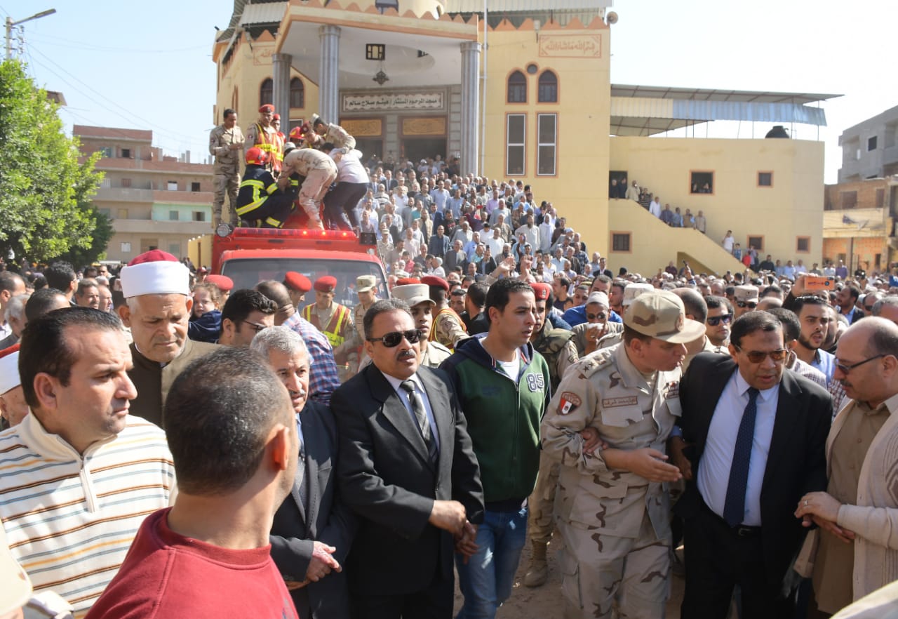 تشييع جنازة شهيد سيناء في مسقط رأسه بابو حمص..صور
