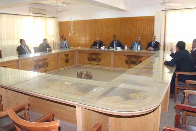 رئيس جامعة جنوب الوادى يؤكد على أهمية المحاكمات الصورية لطلاب كلية الحقوق