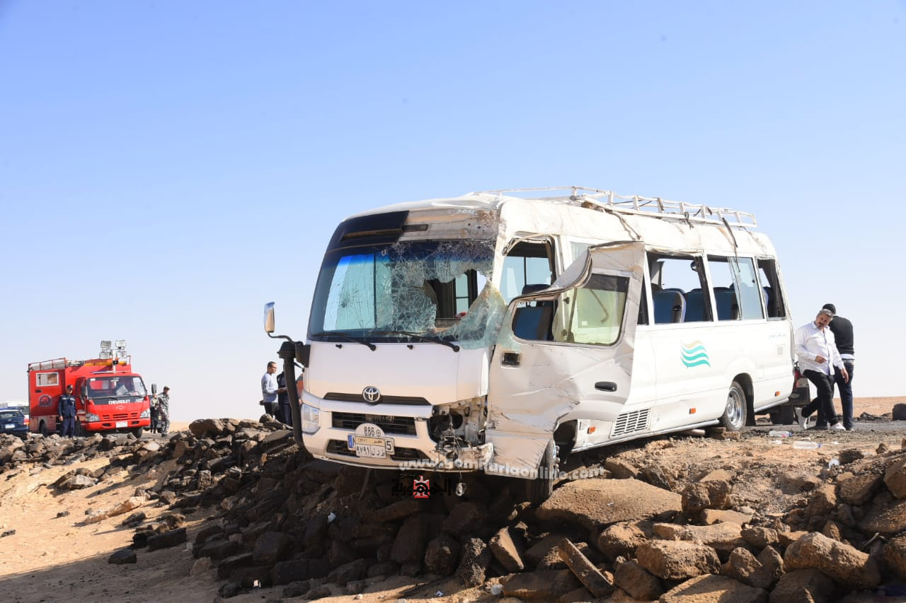 محافظ مطروح يتابع ويزور مصابي حادثي طريق سيوة .. صور