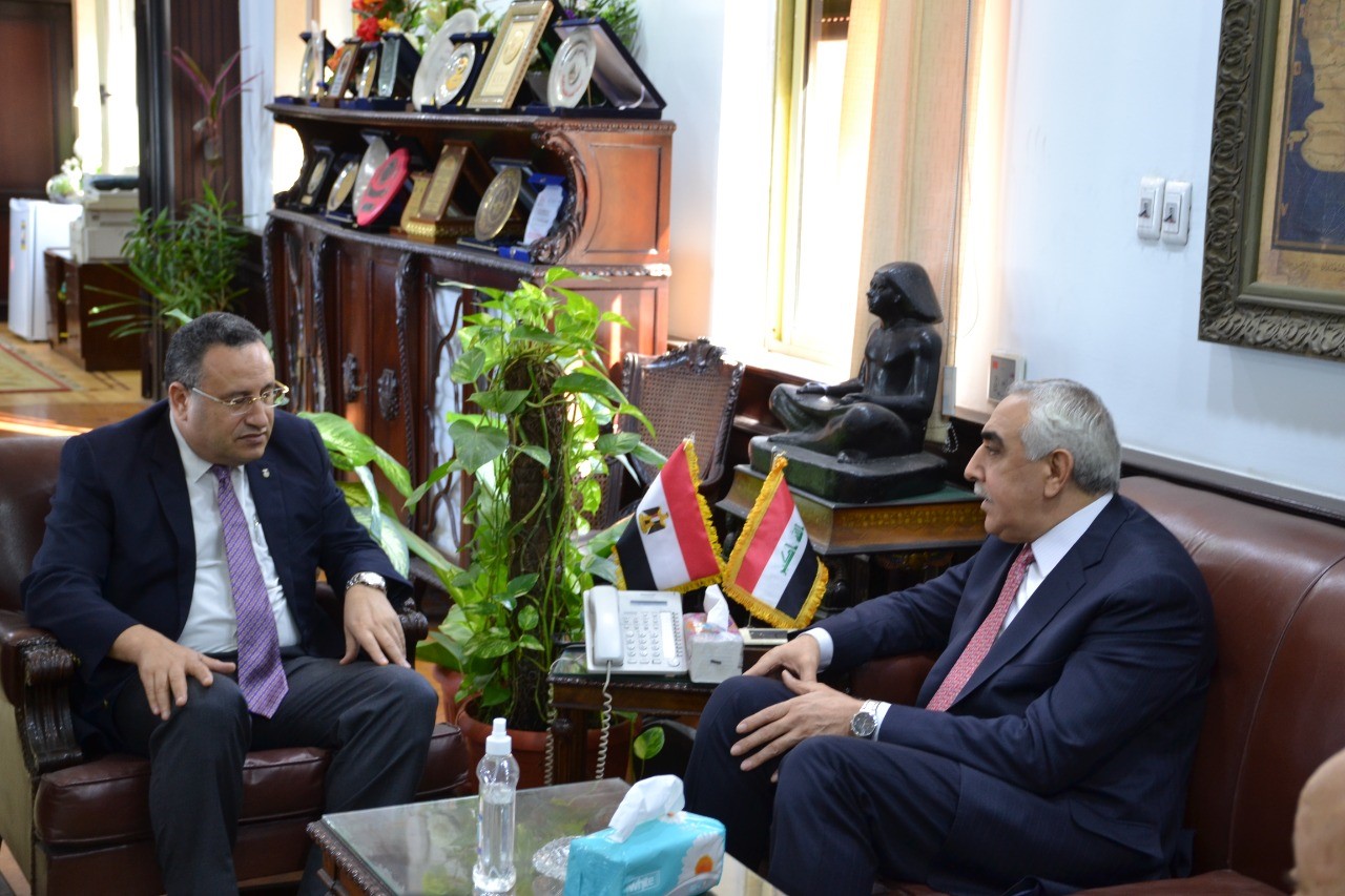 رئيس جامعة الاسكندرية يلتقى والسغير العراقى بالقاهرة 