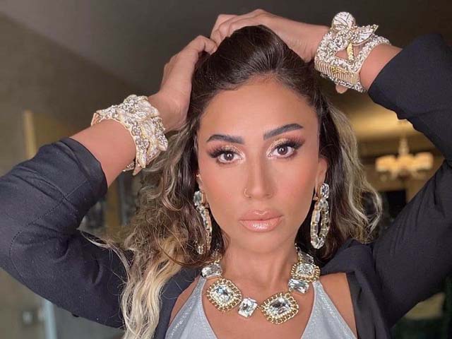 ميريام فارس.. ترقص علي طريقة شاكيرا!