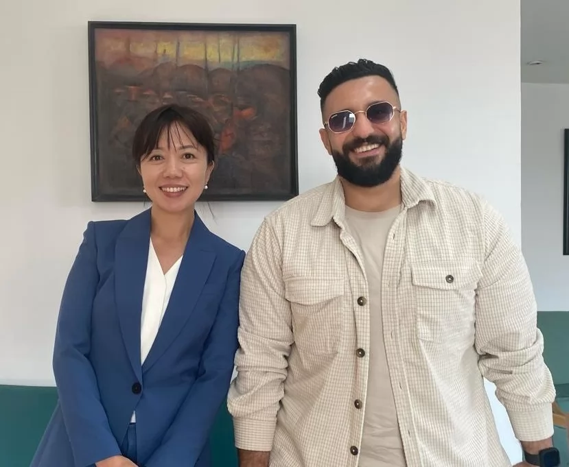 لانا او شياو لان ومحرر الجمهورية أونلاين 