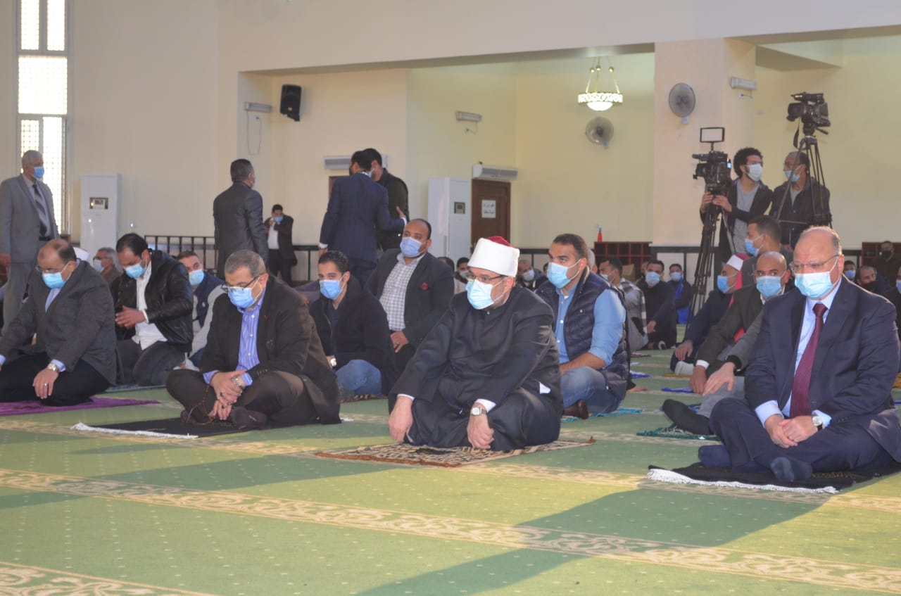 الوزراء خلال صلاة الجمعة