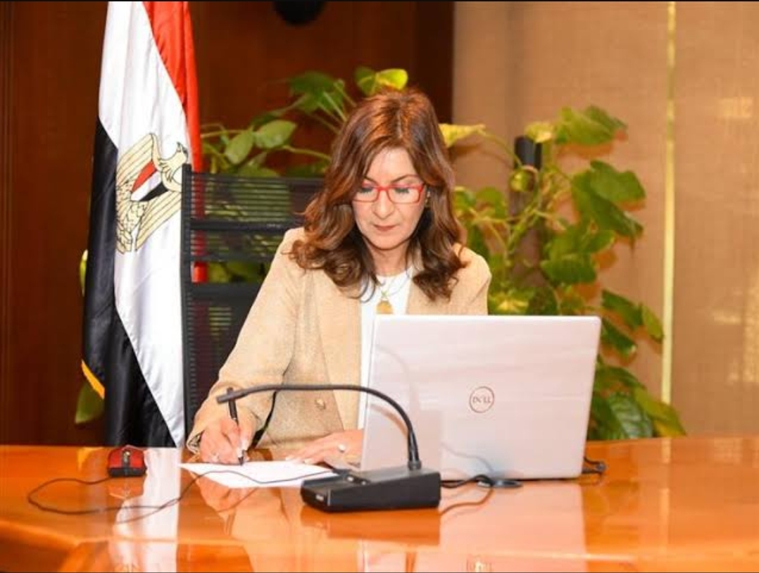 وزيرة الهجرة 