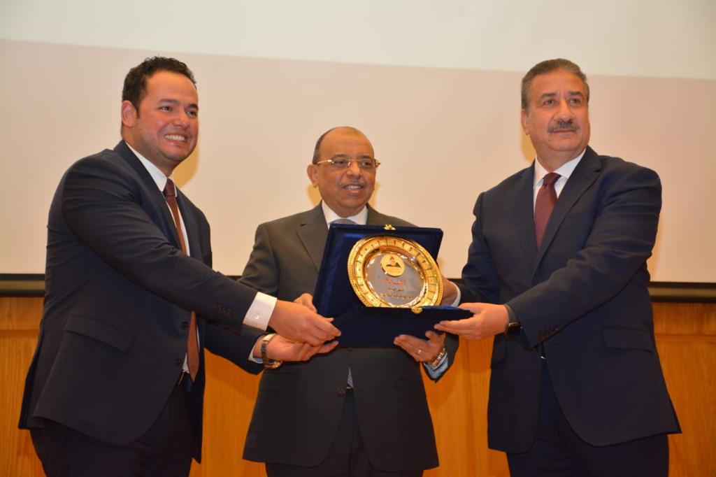 اللواء محمود شعراوى يسلم اللواء إبراهيم أبو ليمون جائزة محافظة المنوفية