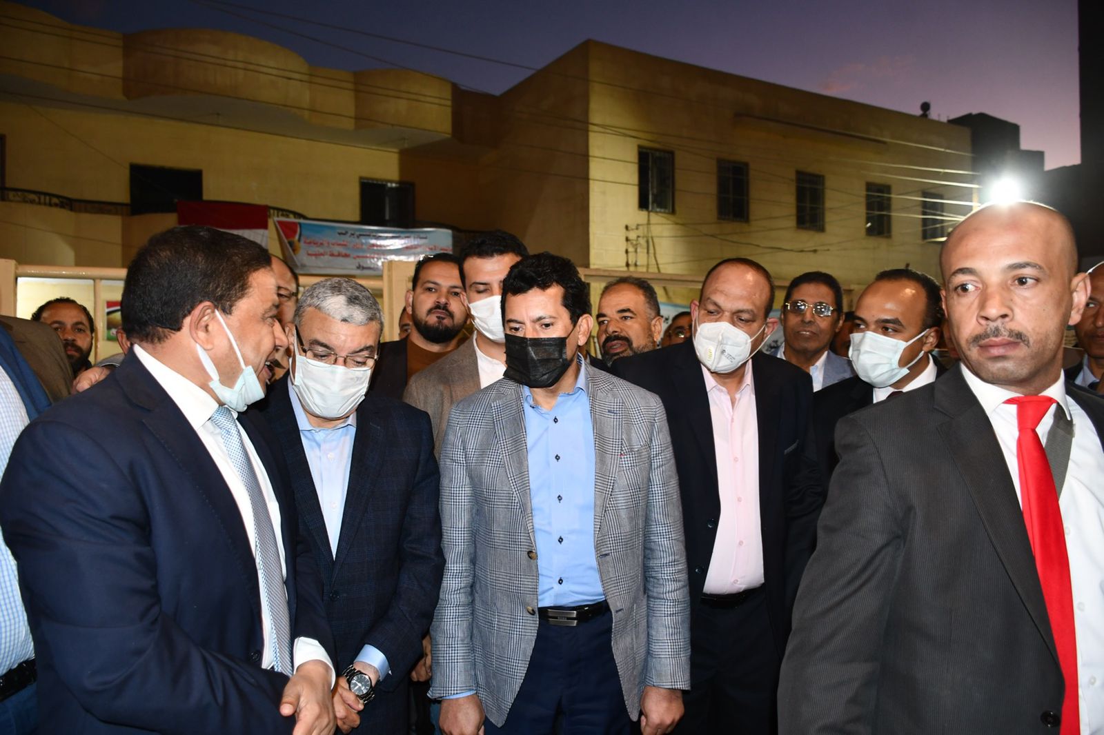  وزير الرياضة يفتتح مجمع حمام السباحة وقاعة مناسبات بمركز شباب المدينة ونادي بني مزار بالمنيا