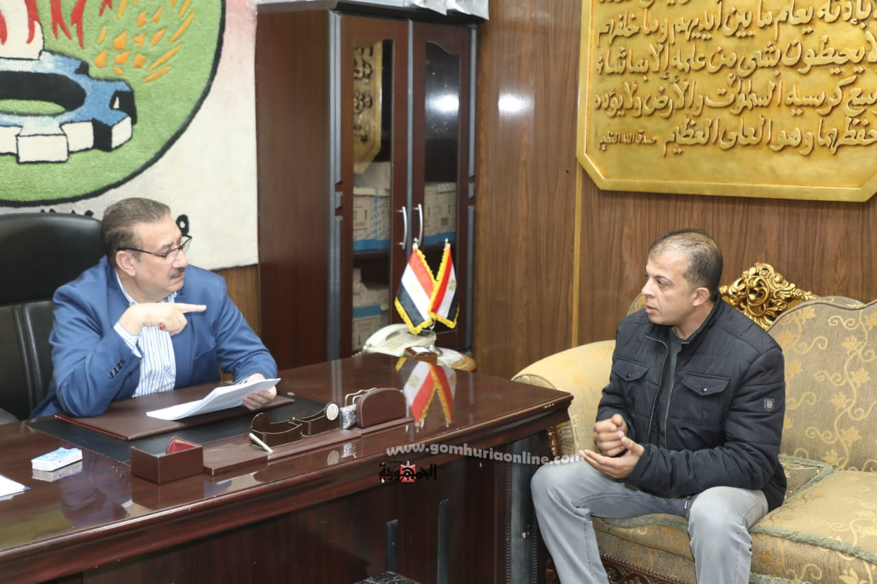 محافظ المنوفية خلال استقباله اليومى للمواطنين