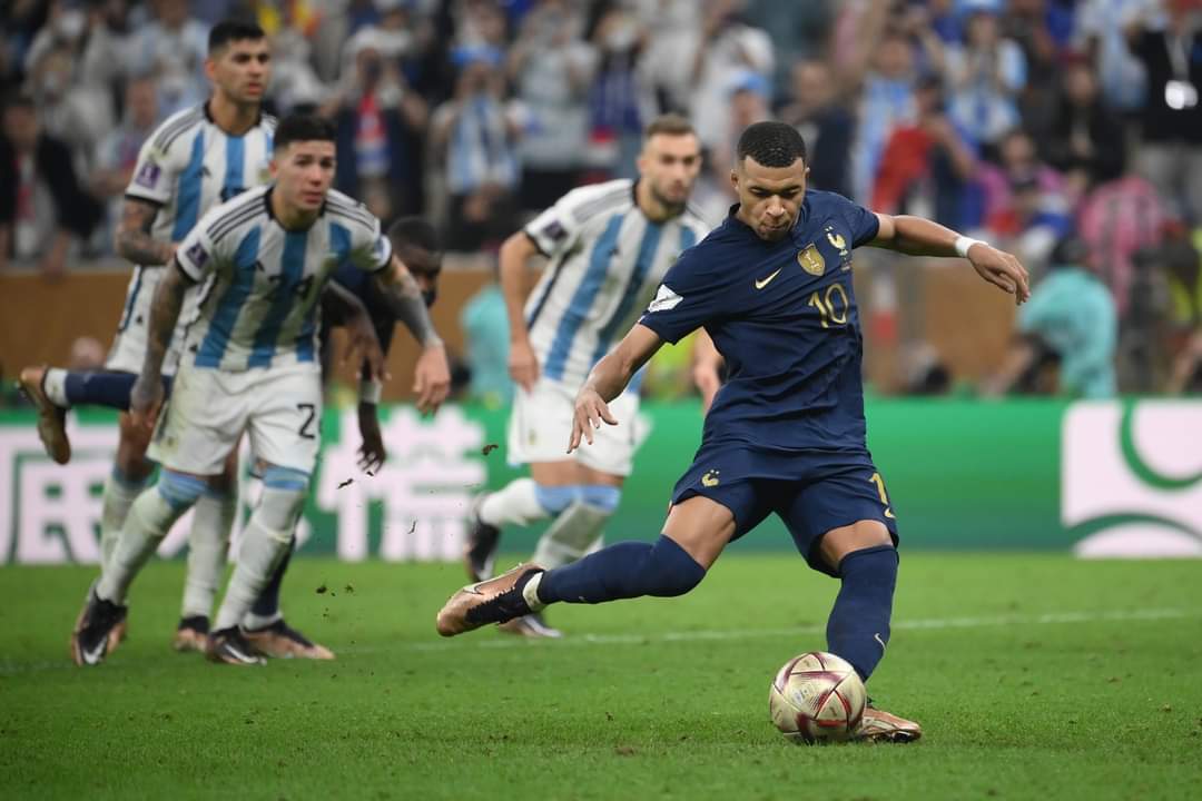 ميسي يصنع التاريخ ويتوج الأرجنتين بطلاً لمونديال قطر 