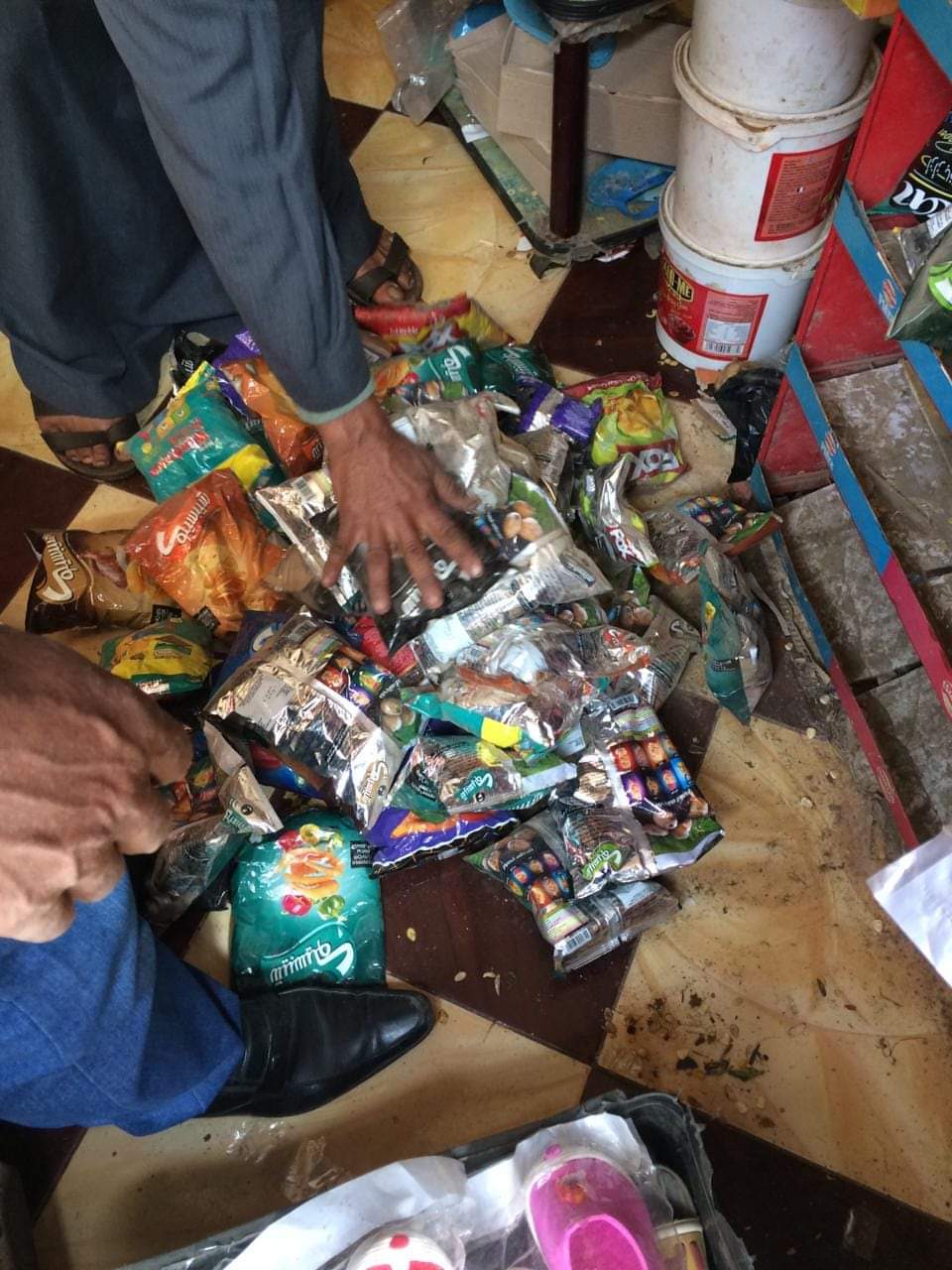 ضبط منشأتين دون ترخيص فى حمله صحيه بالفشن 