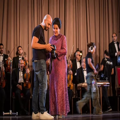 أحمد مراد برفقة منى زكي من كواليس فيلم "الست" 