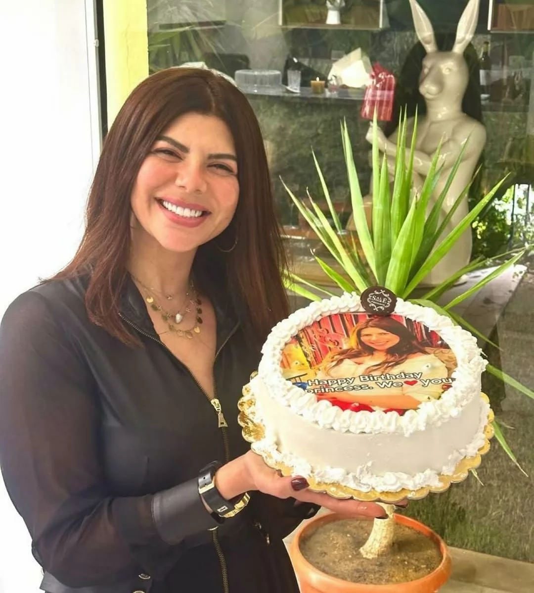 أميرة فتحى تعرب عن سعادتها وتحتفل بعيد ميلادها.. شاهد 