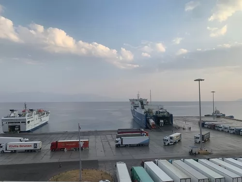 تداول 53 ألف طن و673 شاحنة بضائع عامة ومتنوعة بموانئ البحر الأحمر 