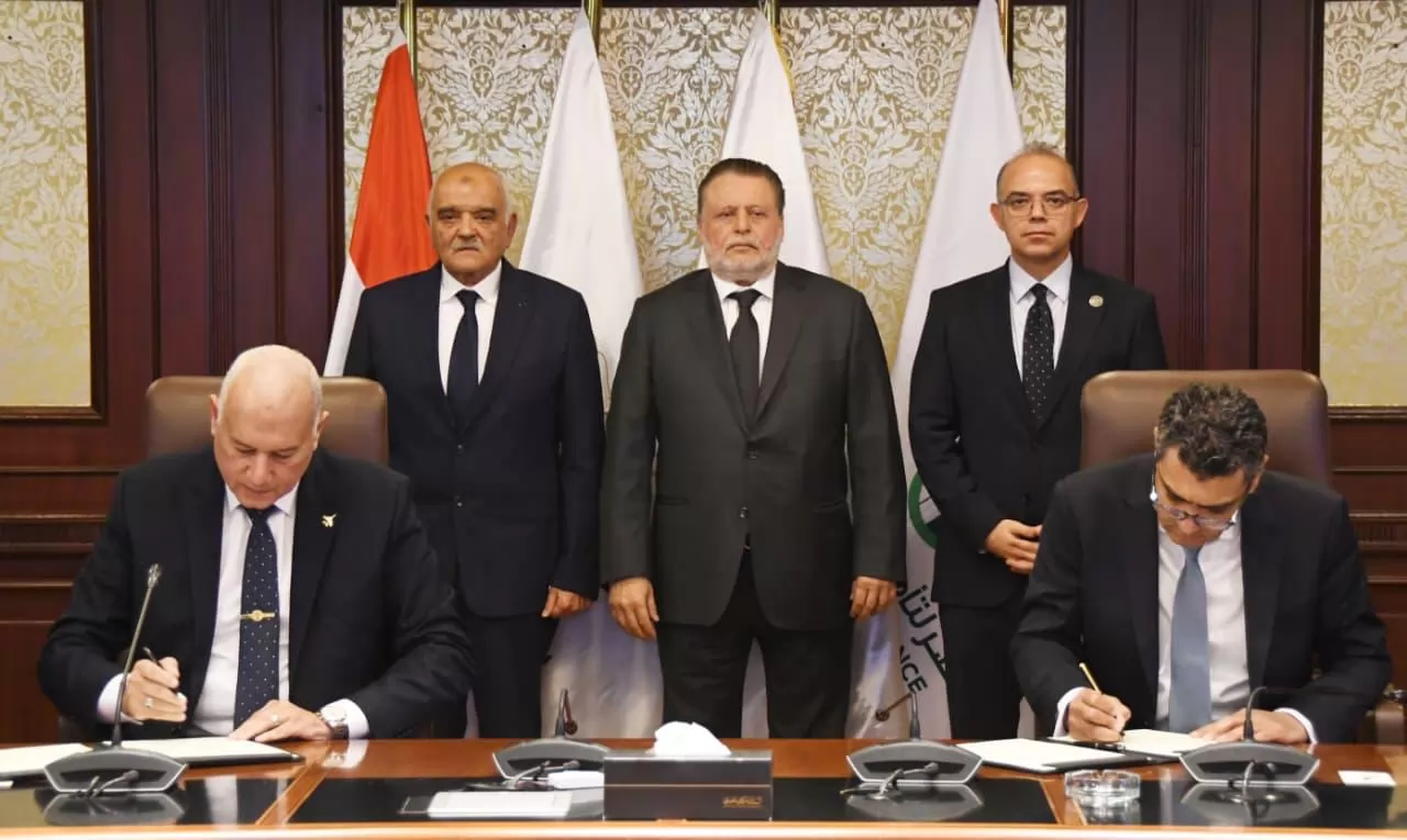 عاجل .. محافظ المركزي يشهد توقيع عقد بين صندوق تكريم شهداء العمليات الأمنية ومصر لتأمينات الحياة 