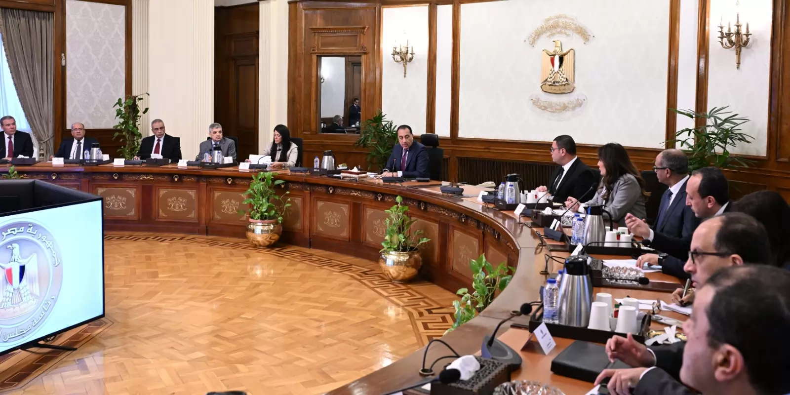 رئيس الوزراء يُتابع الموقف التنفيذي لمشروعات تحلية مياه البحر 